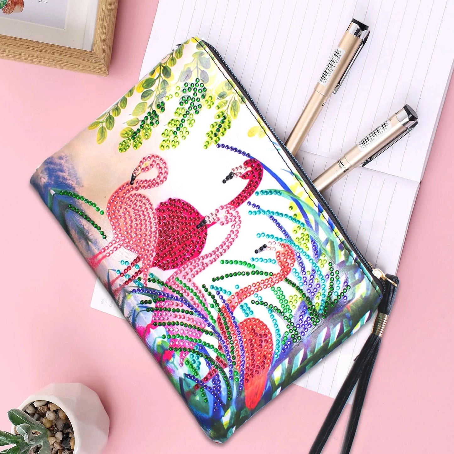 Pintura Terapêutica com Diamantes - Bolsa Flamingo  - Tela 100% Preenchida